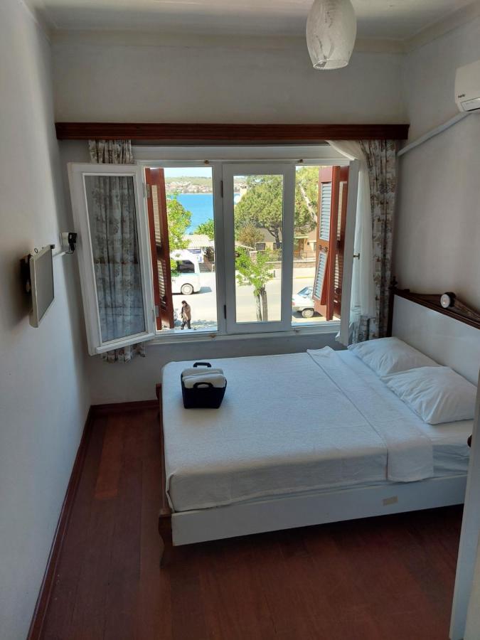 Celil Pansiyon Ayvalı Exterior foto